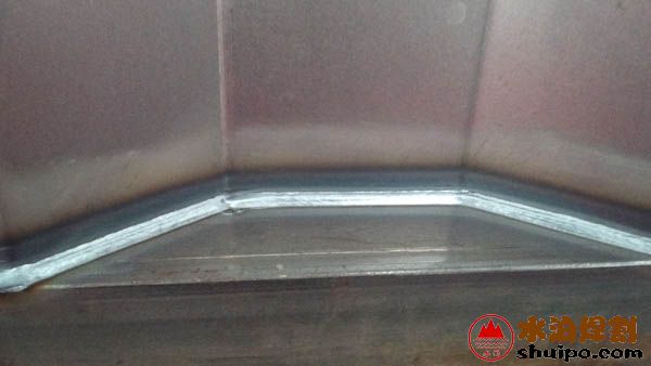 浙江吉眾專用車焊接現(xiàn)場20171118102103 浙江吉眾專用車焊接現(xiàn)場20171118102103