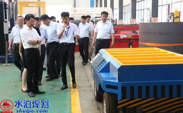 AGV機(jī)器人持續(xù)火熱，新領(lǐng)域帶來(lái)發(fā)展新機(jī)遇，水泊焊割自主研發(fā)的AGV小車(chē)