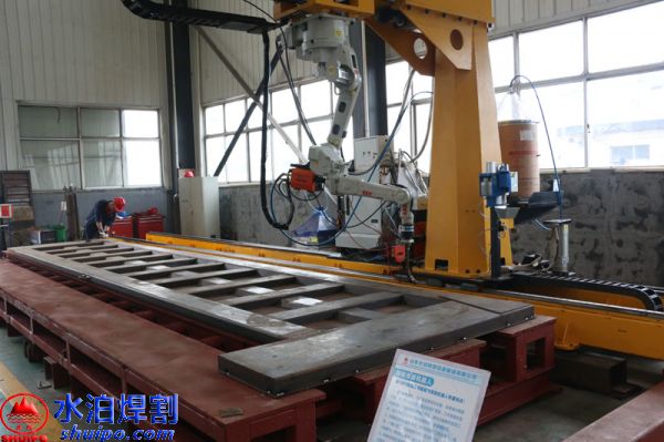 水泊廂板焊接機器人 水泊廂板焊接機器人